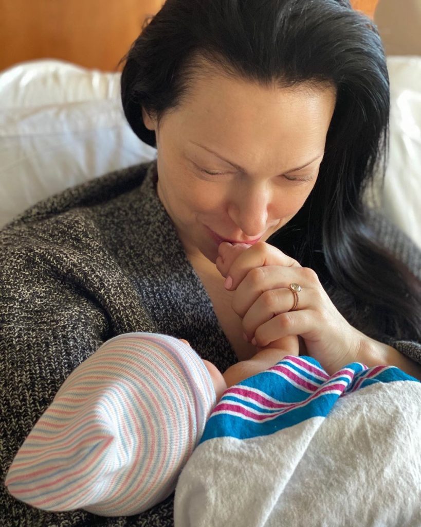 This is Laura Prepon gives birth to son photo